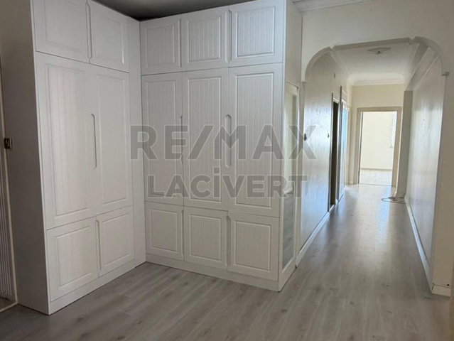 RE/MAX LACİVERT'TEN YILDIZKENT'TE 4+1 SATILIK DAİRE