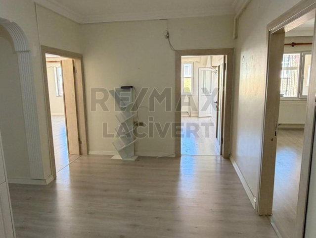 RE/MAX LACİVERT'TEN YILDIZKENT'TE 4+1 SATILIK DAİRE