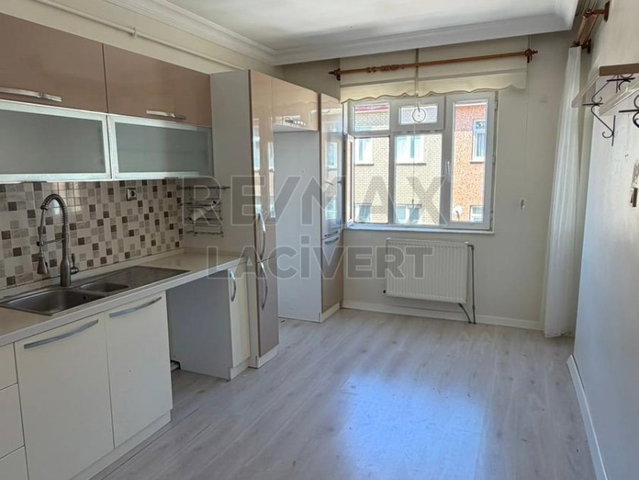 RE/MAX LACİVERT'TEN YILDIZKENT'TE 4+1 SATILIK DAİRE