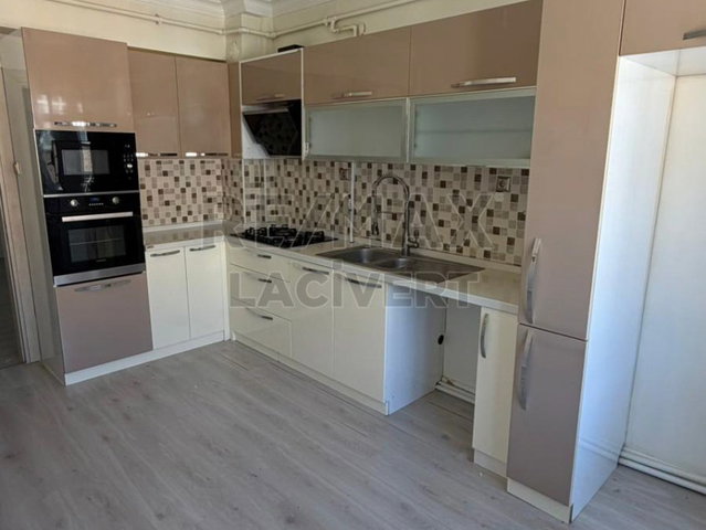 RE/MAX LACİVERT'TEN YILDIZKENT'TE 4+1 SATILIK DAİRE