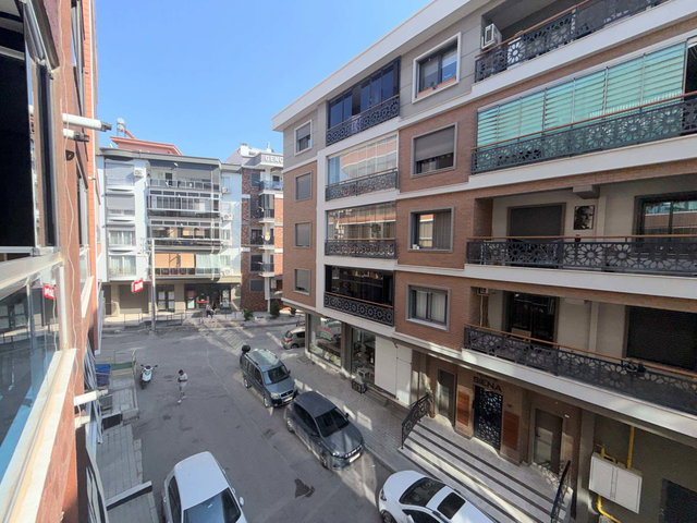KARŞIYAKA ŞEMİKLER’DE 3+1 | 120 M² BRÜT | BALKONLU | KAT MÜLKİYETLİ TAPULU