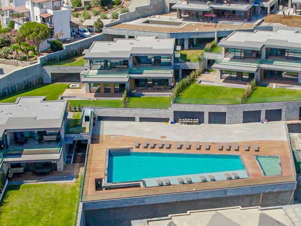BODRUM GÜNDOĞAN’DA GÜNEY CEPHELİ, SIFIR 5+2 BAHÇE KATI DAİRE | 181 M² NET