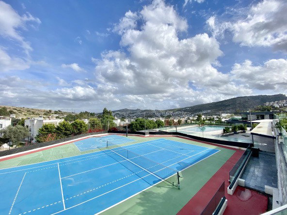 BODRUM GÜNDOĞAN’DA GÜNEY CEPHELİ, SIFIR 5+2 BAHÇE KATI DAİRE | 181 M² NET