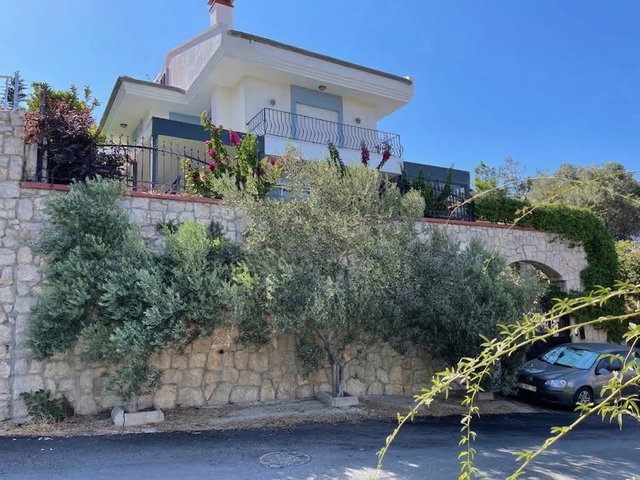 URLA ÇEŞMEALTI'NDA FULL DENİZ MANZARALI MÜSTAKIL VİLLA
