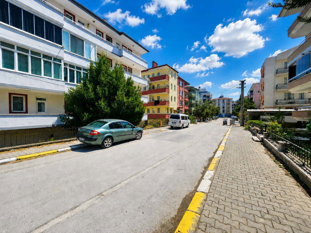 REMAX MİD 'DEN BAHÇELİEVLER - ARA KAT - 3+1 SATILIK DAİRE