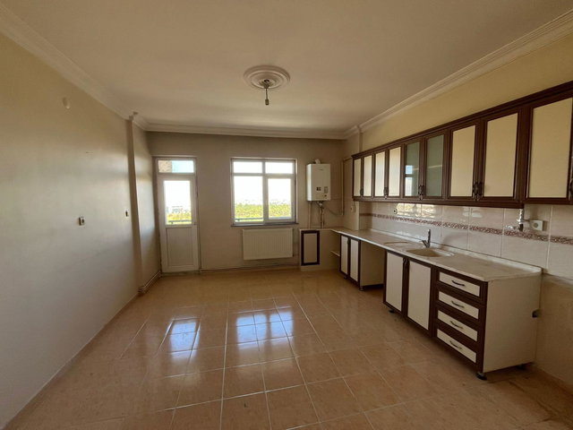 REMAX İLKE'DEN ŞEHİR HAST. YÜRÜME MESAFESİNDE 3+1 KİRALIK DAİRE