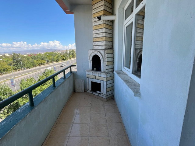 REMAX İLKE'DEN ŞEHİR HAST. YÜRÜME MESAFESİNDE 3+1 KİRALIK DAİRE