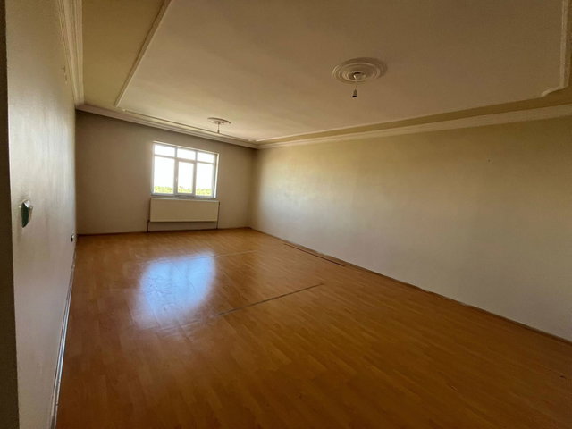 REMAX İLKE'DEN ŞEHİR HAST. YÜRÜME MESAFESİNDE 3+1 KİRALIK DAİRE