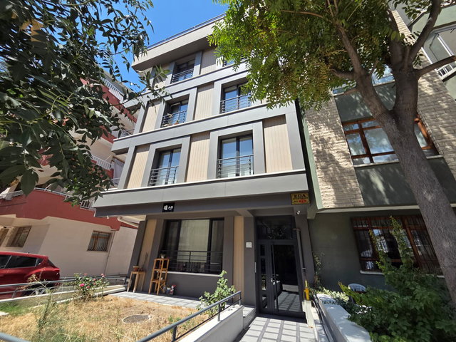 YENİMAHALLE MERKEZ'DE YENİ YAPI GİYİNME ODALI 4+1 SATILIK DAİRE