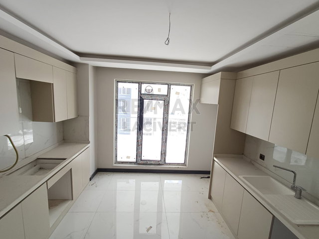 RE/MAX LACIVERT'TEN YILDIZKENT'TE 3+1 SIFIR DAIRE