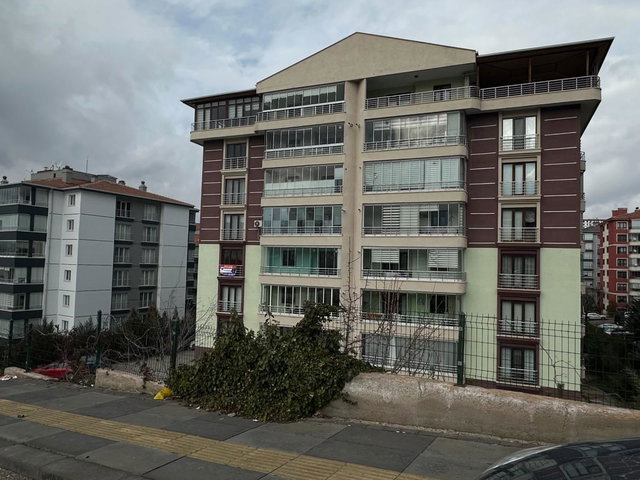 ERYAMAN MERKEZI KONUMDA KATTA KIRALIK 3+1 DAIRE