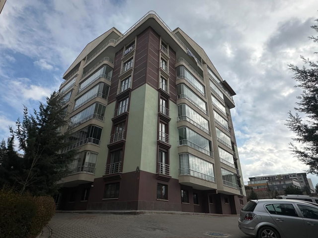 ERYAMAN MERKEZI KONUMDA KATTA KIRALIK 3+1 DAIRE