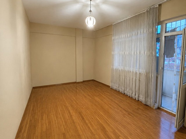 KIRAZ SOKAK’TA 2+1 ARA KAT | 85 M² NET | UYGUN FIYATLI YATIRIM FIRSATI