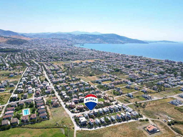 İZMİR DİKİLİ’DE DENİZE 800 METRE MESAFEDE KAT MÜLKİYETLİ 5+1 TAM MÜSTAKİL VİLLA