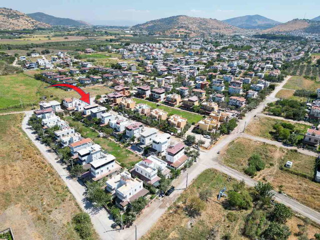 İZMİR DİKİLİ’DE DENİZE 800 METRE MESAFEDE KAT MÜLKİYETLİ 5+1 TAM MÜSTAKİL VİLLA