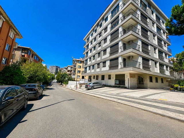 REMAX ASHİLL ACIBADEMDE MÜKEMMEL KONUMDA 3+1 KİRALIK DAİRE