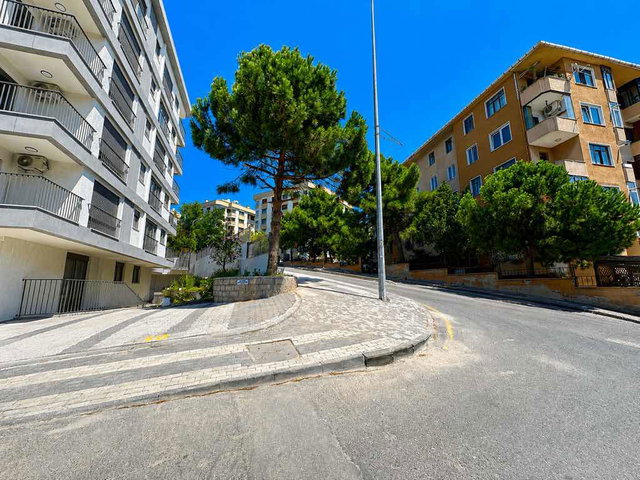 REMAX ASHİLL ACIBADEMDE MÜKEMMEL KONUMDA 3+1 KİRALIK DAİRE