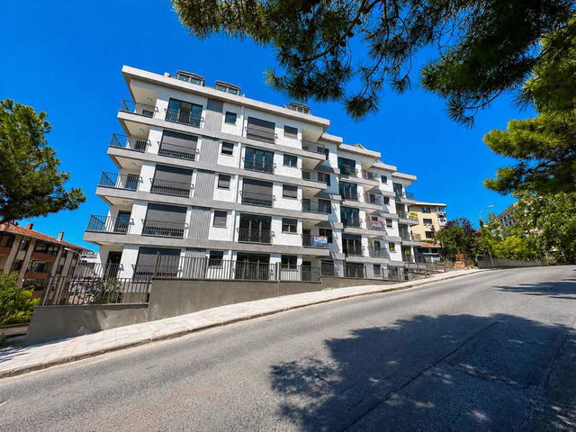 REMAX ASHİLL ACIBADEMDE MÜKEMMEL KONUMDA 3+1 KİRALIK DAİRE