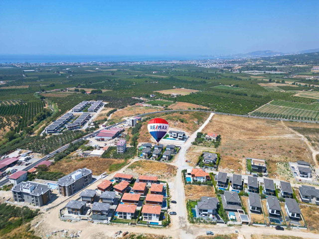 KUŞADASI DAVUTLAR’DA 3+1 EŞYALI ÖZEL HAVUZLU SATILIK MODERN VİLLA