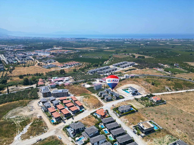 KUŞADASI DAVUTLAR’DA 3+1 EŞYALI ÖZEL HAVUZLU SATILIK MODERN VİLLA