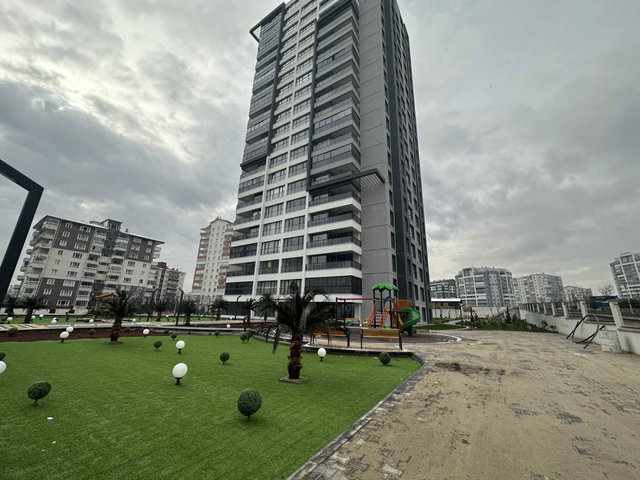 LİFE GARDEN KONUTLARI 2’DE 16. KAT 4+1 | 170 M² NET | BALKONLU | KREDİYE UYGUN
