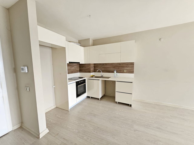 CUMHURİYET MAHALLESİ HIT TOWN SİTESİNDE METROYA 50M KİRALIK 1+1 DAİRE