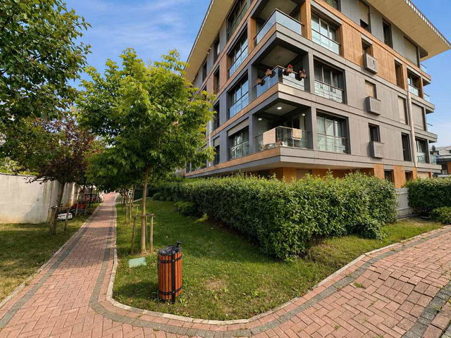 NEFES ÇENGELKÖY SİTESİNDE BOĞAZ MANZARALI 4+1 DUBLEKS FULL SOSYAL DONATILI