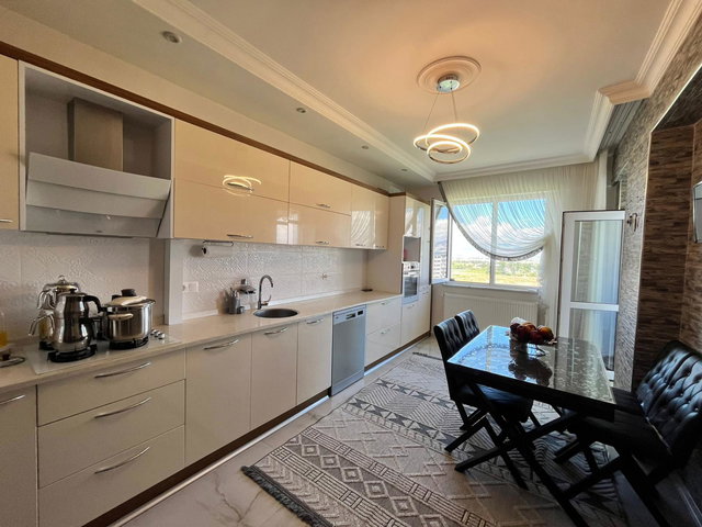 REMAX İLKE'DEN ŞÜKRÜPAŞA'DA 3+1 SATILIK FULL YAPILI DAİRE