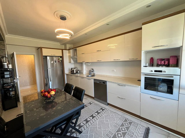 REMAX İLKE'DEN ŞÜKRÜPAŞA'DA 3+1 SATILIK FULL YAPILI DAİRE