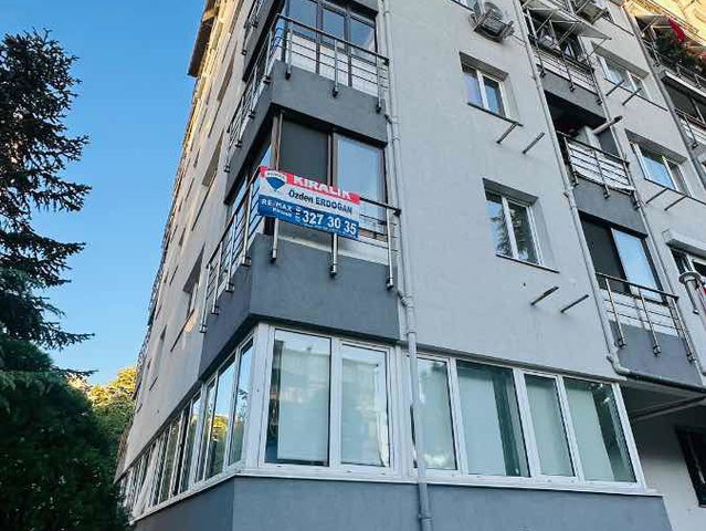 ACIBADEM İSTEK ÖZEL LİSESİ KARŞISINDA KİRALIK ARA KAT 3+1 TEMİZ DAİRE