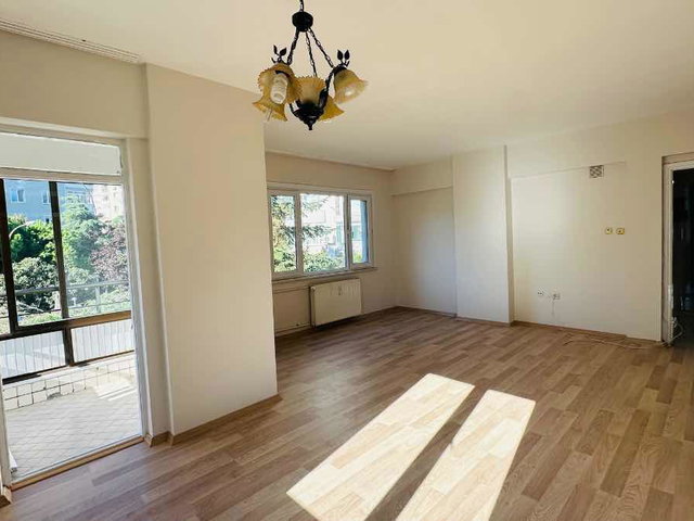 ACIBADEM İSTEK ÖZEL LİSESİ KARŞISINDA KİRALIK ARA KAT 3+1 TEMİZ DAİRE
