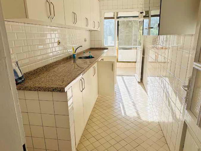 ACIBADEM İSTEK ÖZEL LİSESİ KARŞISINDA KİRALIK ARA KAT 3+1 TEMİZ DAİRE