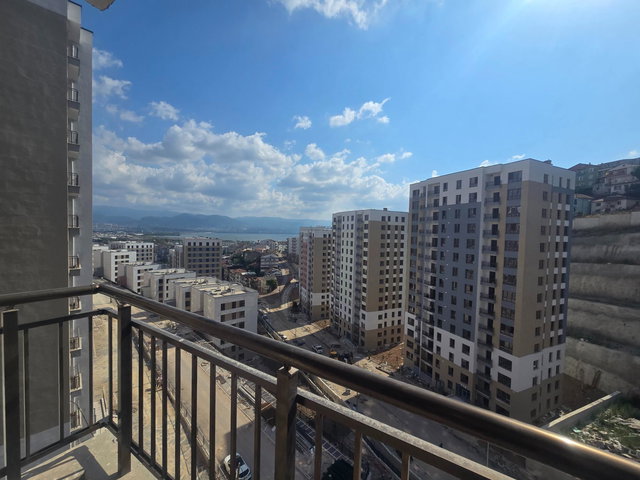 İZMİT CEDİT KONUTLARI SATILIK 3+1 DENİZ MANZARALI ARA KAT DAİRE