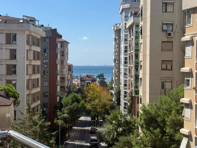 FENERBAHÇE'DE AZ KATLI MARINAYA YAKIN BALKONLU SATILIK DAIRE