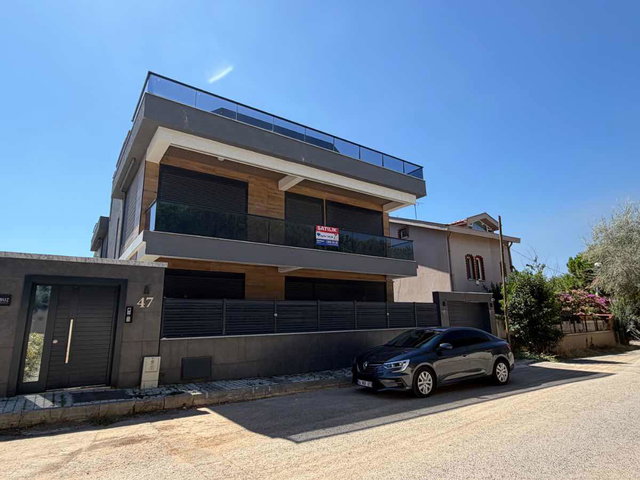 TUZLA POSTANE’DE SIFIR 3 KATLI 3+2 VİLLA | 250 M² NET | 4 BANYO | KREDİYE UYGUN