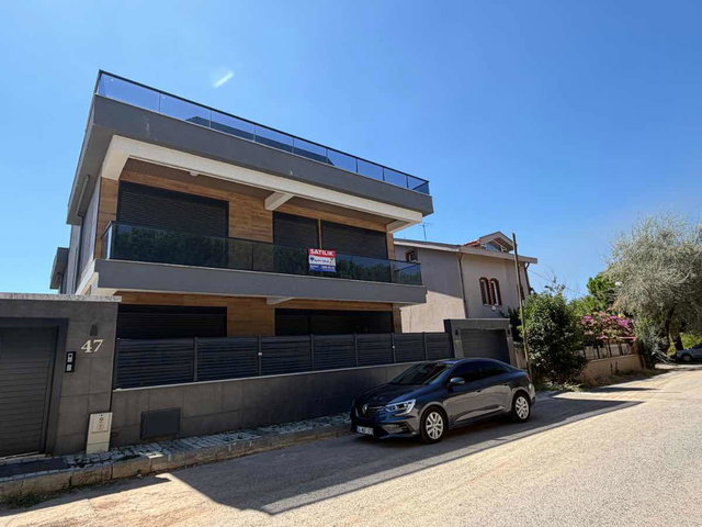 TUZLA POSTANE’DE SIFIR 3 KATLI 3+2 VİLLA | 250 M² NET | 4 BANYO | KREDİYE UYGUN