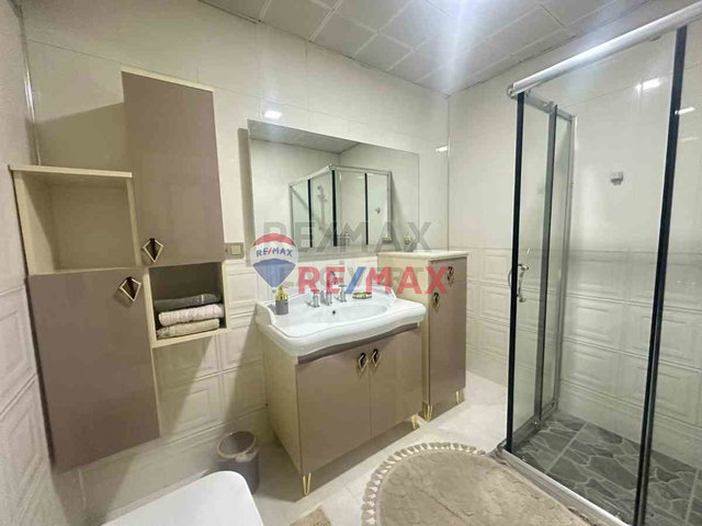 RE/MAX LACİVERT'TEN BOSTANCIOĞLUN'DA SATILIK 4+1 ARAKAT DAİRE
