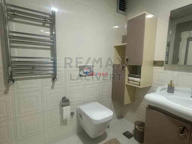 RE/MAX LACİVERT'TEN BOSTANCIOĞLUN'DA SATILIK 4+1 ARAKAT DAİRE