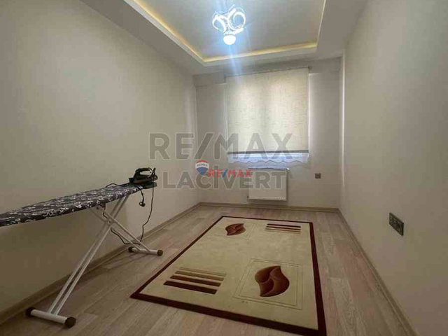 RE/MAX LACİVERT'TEN BOSTANCIOĞLUN'DA SATILIK 4+1 ARAKAT DAİRE