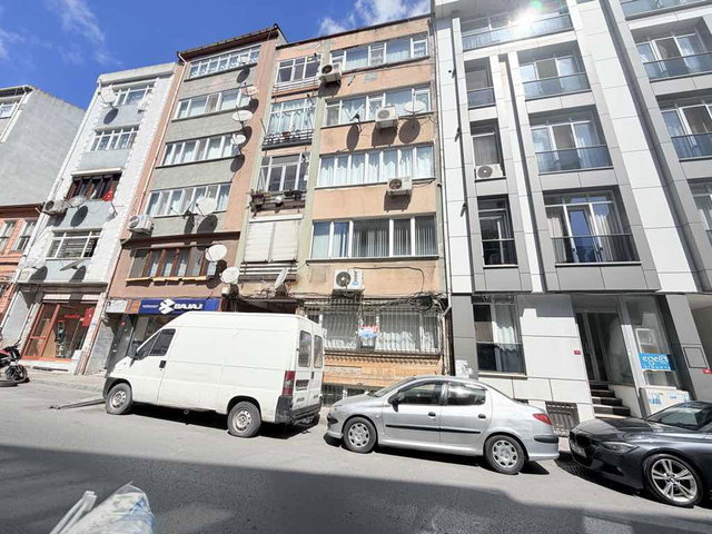 BAKIRKÖY YENIMAHALLE SATILIK 3 + 1 MARMARAY’A 2 DAKIKA MESAFEDE