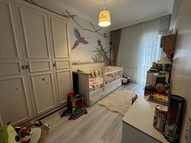 BEYLİKDÜZÜ BARIŞ MAH 3+1 145 M2 METROBÜSE 4 DK TADİLATLI DAİRE