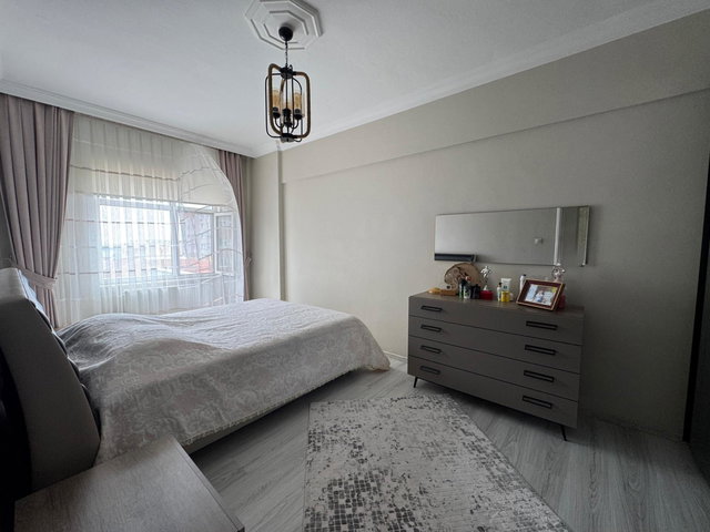 BEYLİKDÜZÜ BARIŞ MAH 3+1 145 M2 METROBÜSE 4 DK TADİLATLI DAİRE