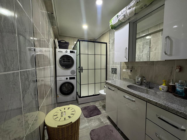 BEYLİKDÜZÜ BARIŞ MAH 3+1 145 M2 METROBÜSE 4 DK TADİLATLI DAİRE