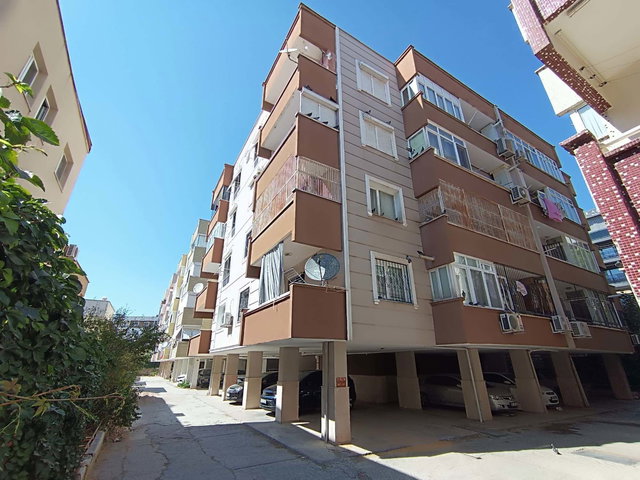 BORNOVA ATATÜRK MAH. BATIÇİM SİTESİ'NDE OTOPARKLI 2+1 SATILIK DAİRE