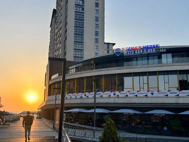 REMAX HEDEF'TEN AVENUE AVM RESİDENCE 2+1 BAHÇE KATI DENİZ VE GÖL MANZARALI