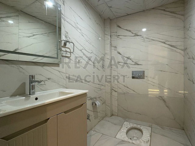 RE/MAX LACİVERT'TEN KOMBİNA'DA SATILIK 4+1 DAİRE