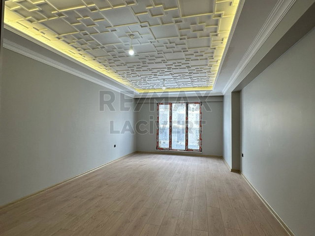 RE/MAX LACİVERT'TEN KOMBİNA'DA SATILIK 3+1 DAİRE