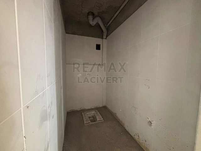 RE/MAX LACİVERT'TEN EMİRŞEYH LOTUS'DA SATILIK 3+1 DAİRE