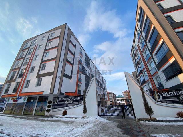 RE/MAX LACİVERT'TEN YILDIZKENT'TE SATILIK LÜKS 4+1 DAİRE