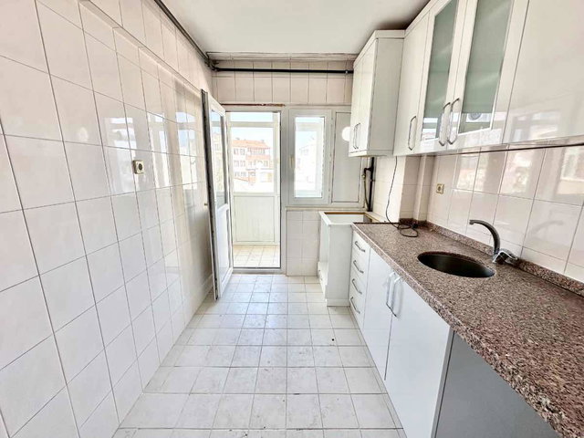 REMAX LEON I KONAK MAHALLESİ 'NDE CADDE MANZARALI KİRALIK 3+1